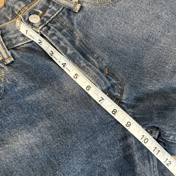 Levis Vinyl Flame 550 Jeans Rigid Denim Woman’s Size 29 Modified Cropped - Picture 5 of 13